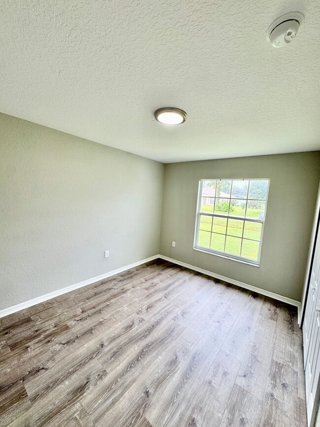 Building Photo - 4 Bedroom 2 Bath Home in Poinciana Village 3