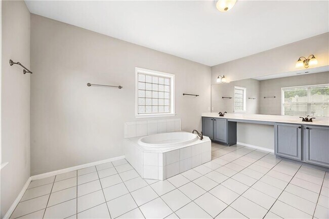 Building Photo - 4381 Challedon Dr