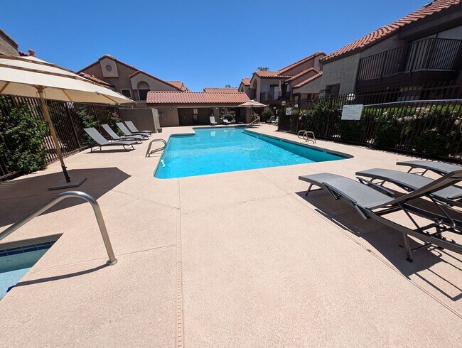 Building Photo - 2 Bedroom Condo Unit in the Papago Park Vi...