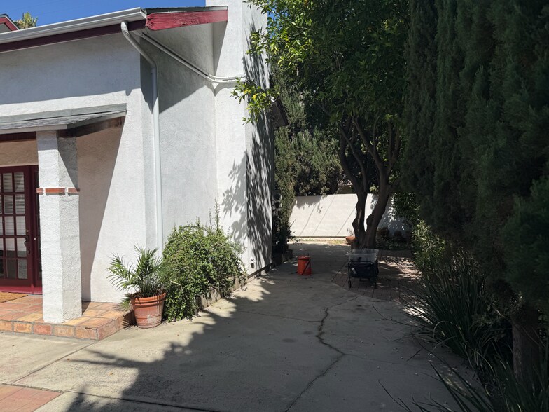 Building Photo - 5408 Morella Ave