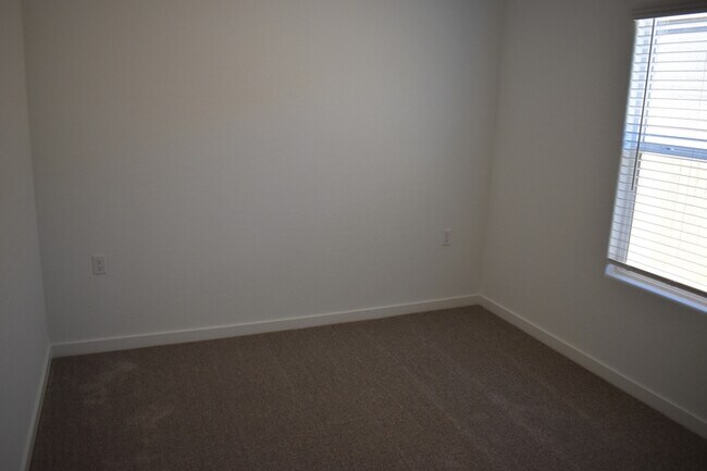 Building Photo - 4481 N San Miguel Ave