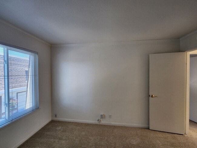 Building Photo - Redwood city townhouse