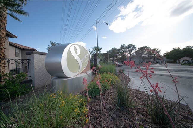 Building Photo - 2606 S Durango Dr