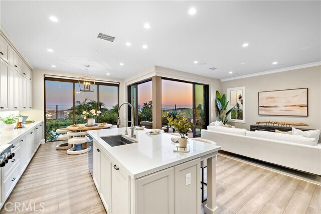 Building Photo - 168 Bellini
