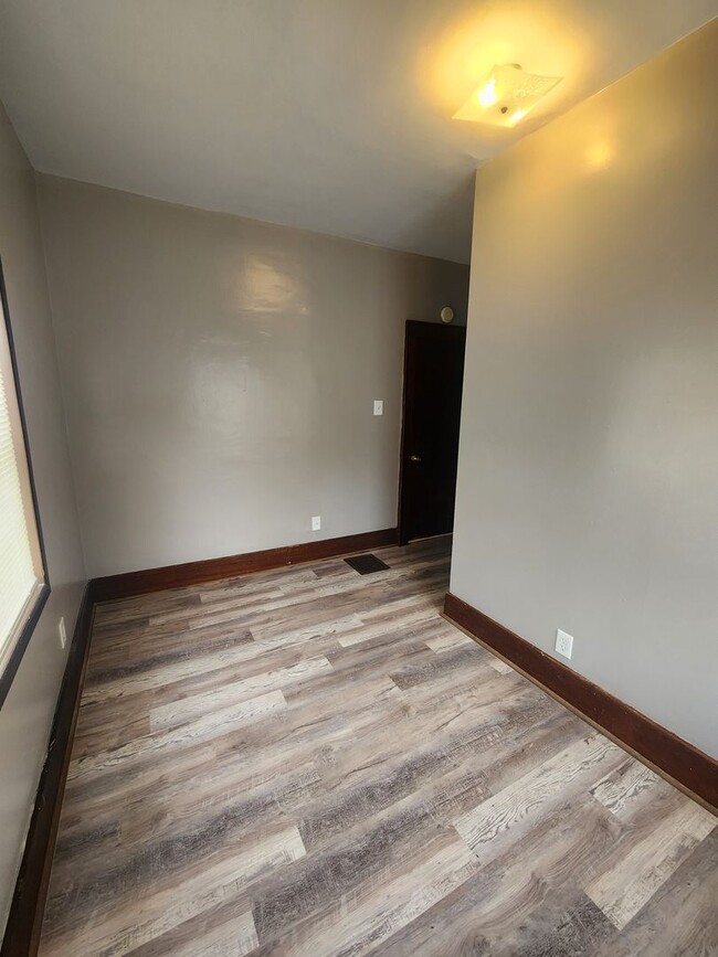 Building Photo - 417 Taylor Ave