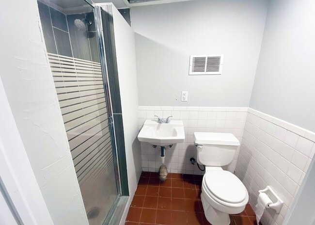 Building Photo - 114 W Nixon St