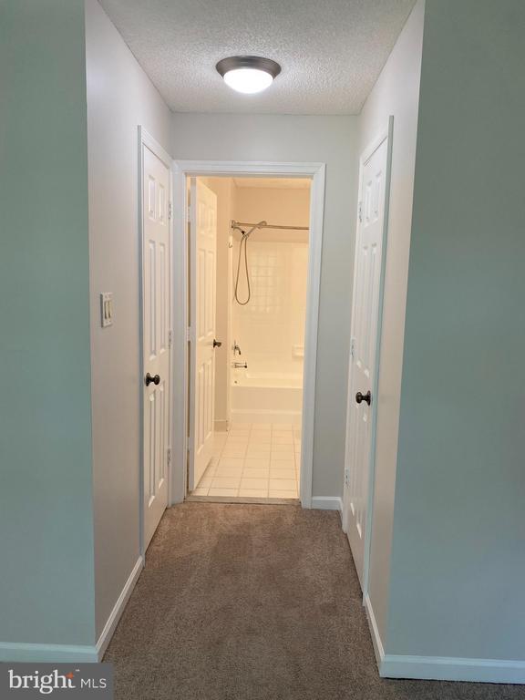 Building Photo - 12106 Greenway Ct