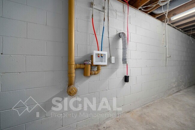 Building Photo - 93 Moonglow Dr