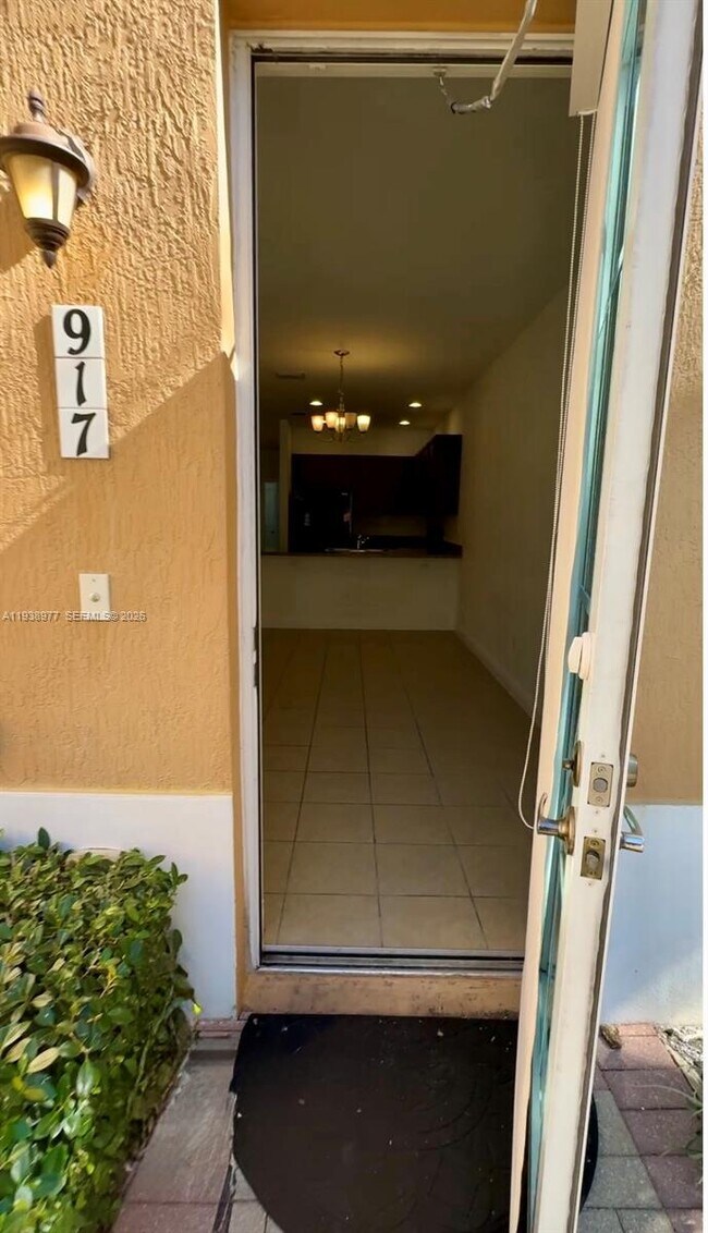 Building Photo - 917 SW 147th Ave