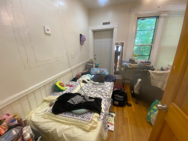 Building Photo - 127 Cedar St