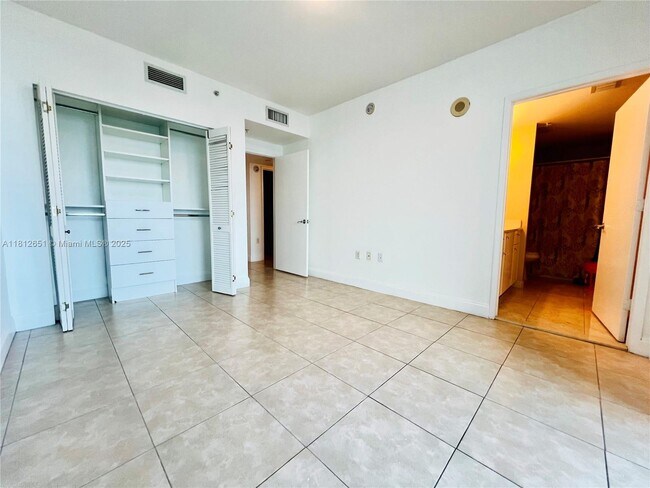 Building Photo - 19400 Turnberry Way