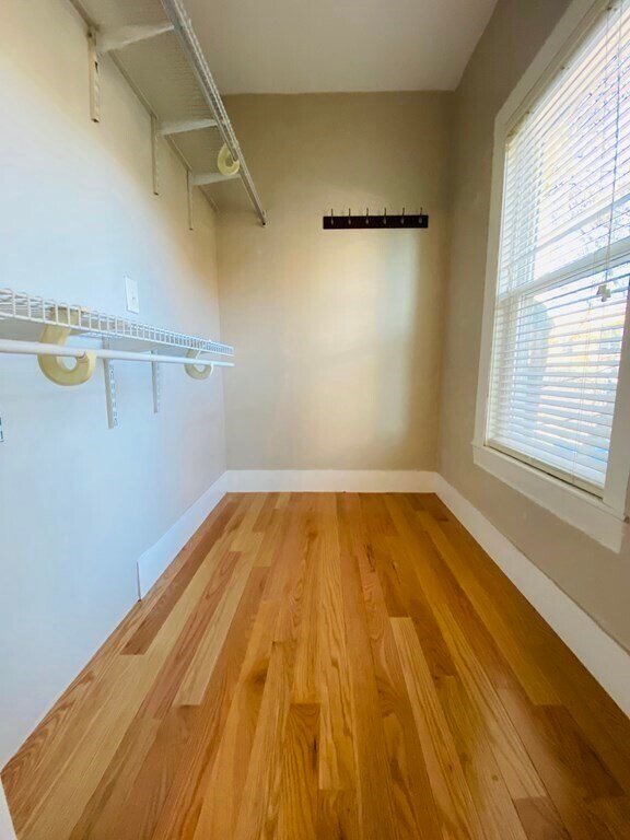 Building Photo - 84 Willow St