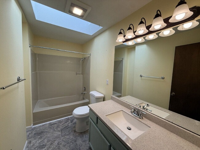 Building Photo - 2485 York St