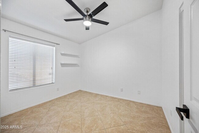 Building Photo - 2508 E Paraiso Dr