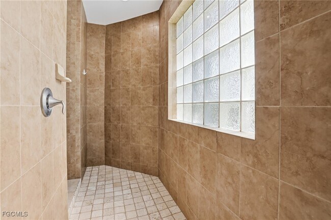 Building Photo - 1723 SW 31st Ln