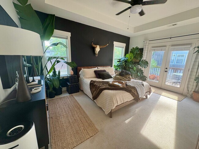 Building Photo - Beautiful and Spacious 3 Bedroom Home in E...