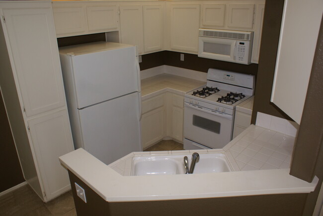 Kitchen - 1305 Elk Grove