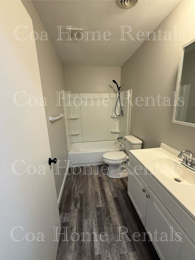 Building Photo - El Monte