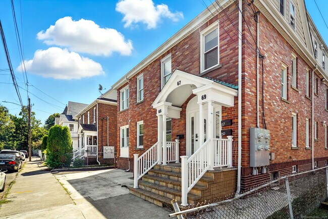 Building Photo - 65 Gem Ave