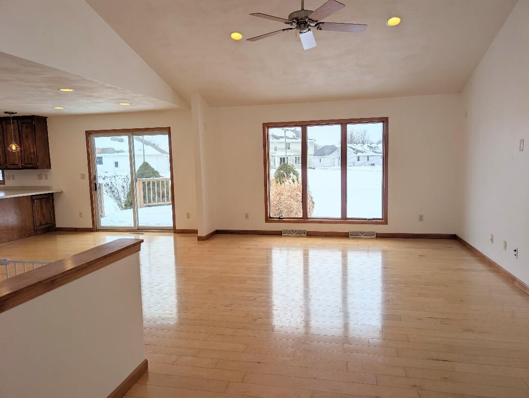 Building Photo - N9427 Handel Dr