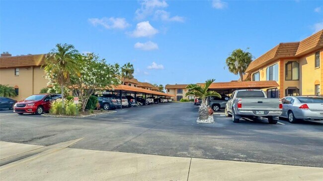 Building Photo - 10192 Seminole Island Dr