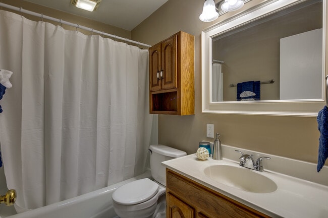 Building Photo - 2830 Flintwood Dr