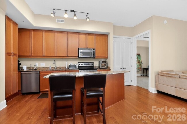 Building Photo - 4620 Piedmont Row Dr