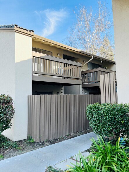 Building Photo - 2734 Oak Rd. #62