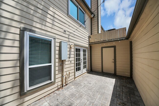 Building Photo - 742 Country Pl Dr