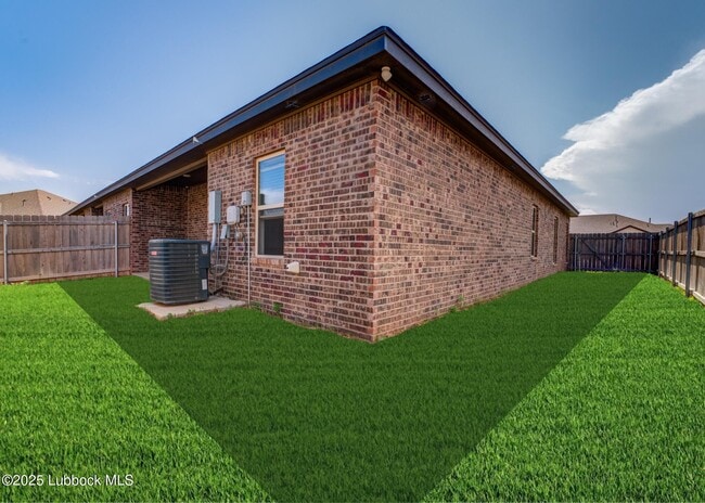Building Photo - 1206 N Essex Ave