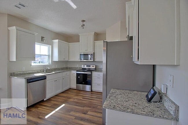 Building Photo - 180 Mcclelland Lp NE