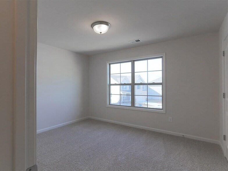 Building Photo - 114 Valimar Dr