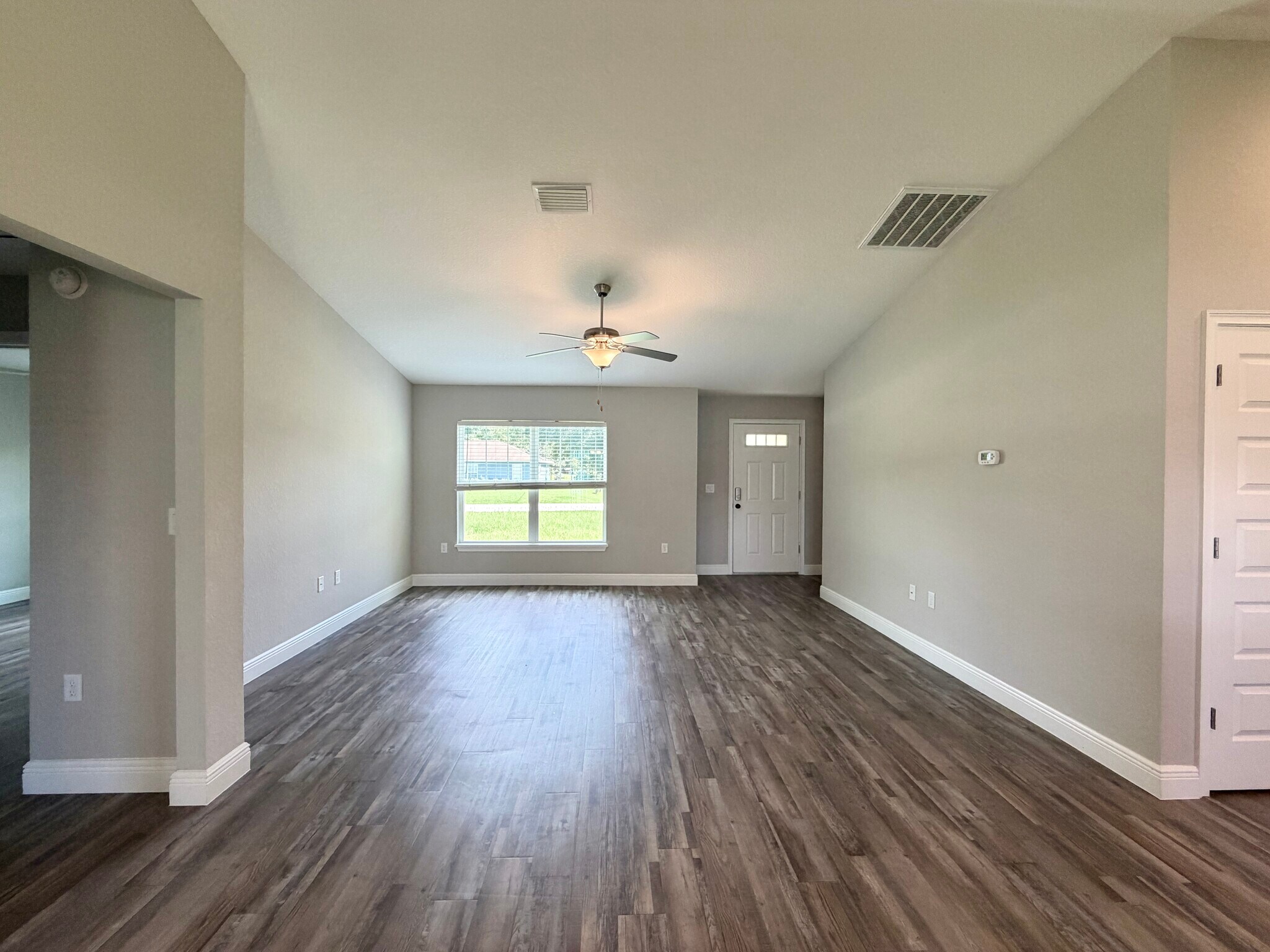 Building Photo - 9 Larch Dr