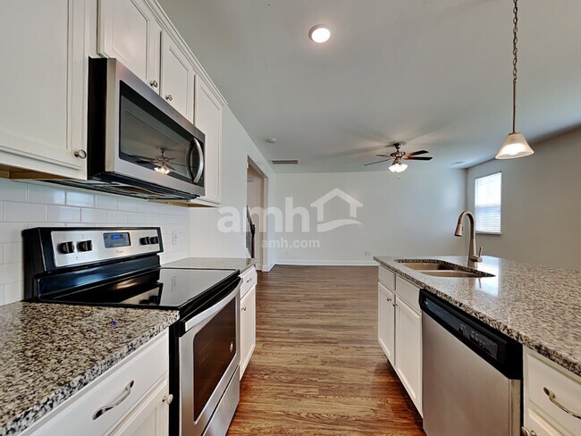 Building Photo - 525 Lateleaf Dr
