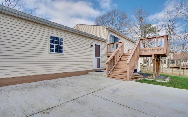 Building Photo - 2801 Reign St