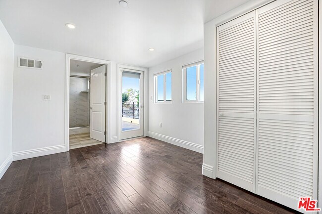 Building Photo - 1834 Euclid St