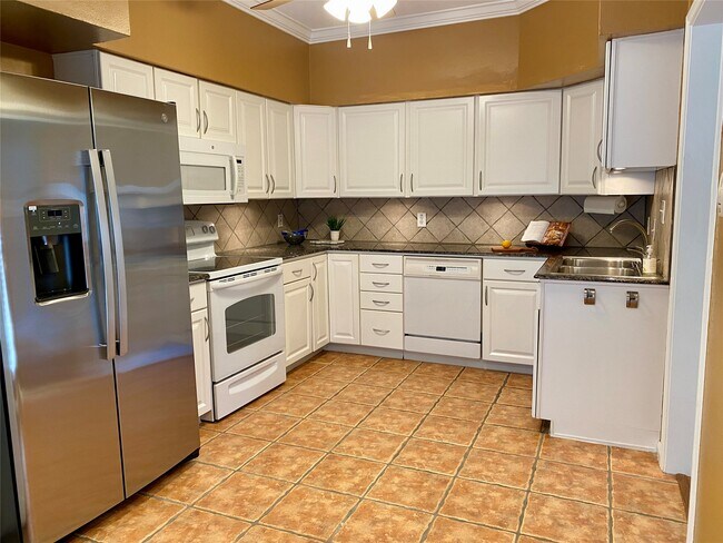 Building Photo - 2478 Bering Dr