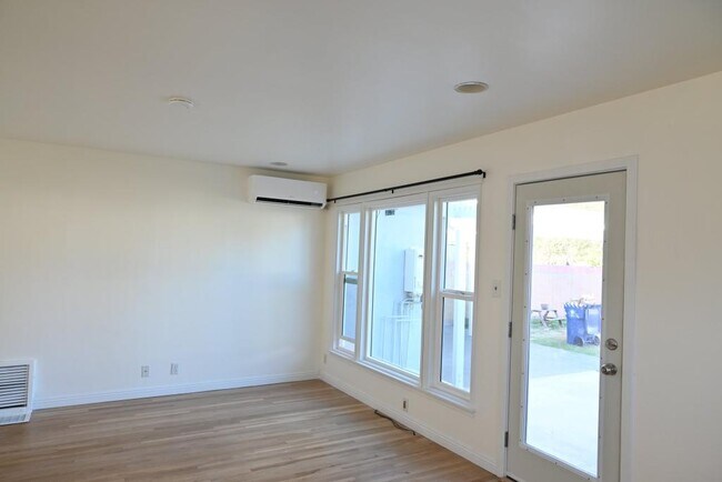 Building Photo - 14822 Fonthill Ave