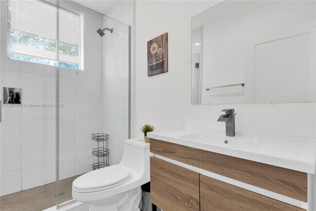 Building Photo - 924 Marseille Dr