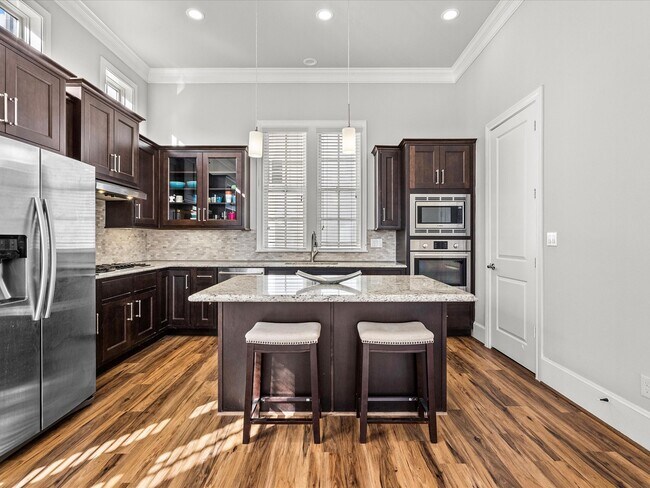 Building Photo - 5616 Cohn Terrace