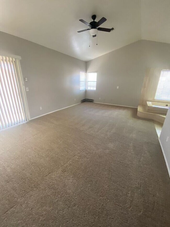 Building Photo - 5249 N Adobe Cir