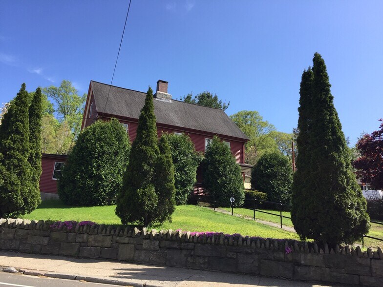 Building Photo - 71 Elm St