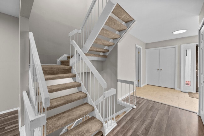 Building Photo - 5353 Wright Way S