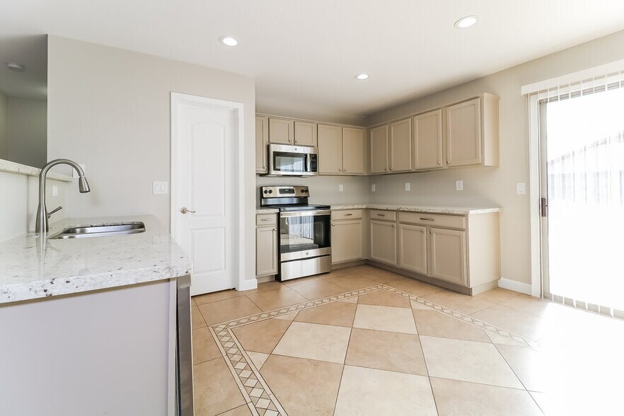 Building Photo - 11545 W Scotts Dr