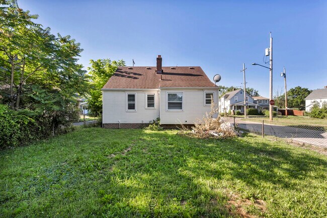 Building Photo - 10401 Way Ave