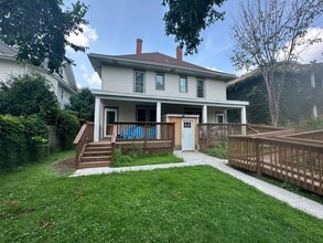 Building Photo - Bright & Spacious 3-Bedroom – Large Kitche...