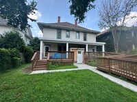 Building Photo - Bright & Spacious 3-Bedroom – Large Kitche...