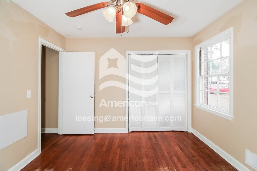 Building Photo - 2012 Woodtrail Dr