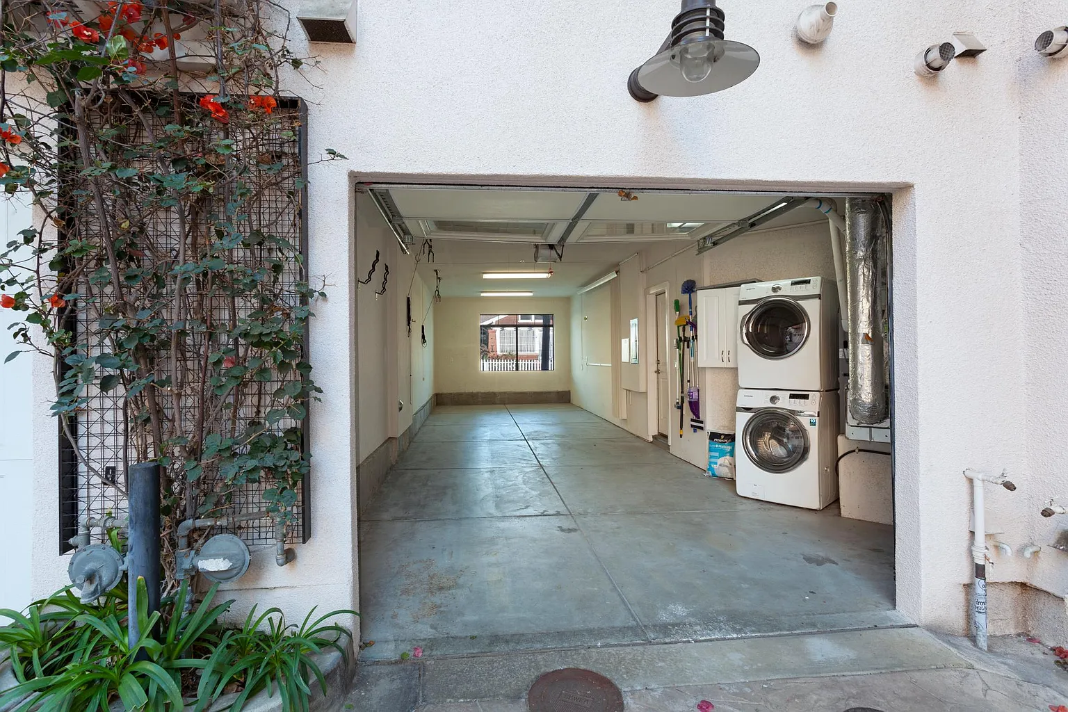 Building Photo - 97 S Ash St