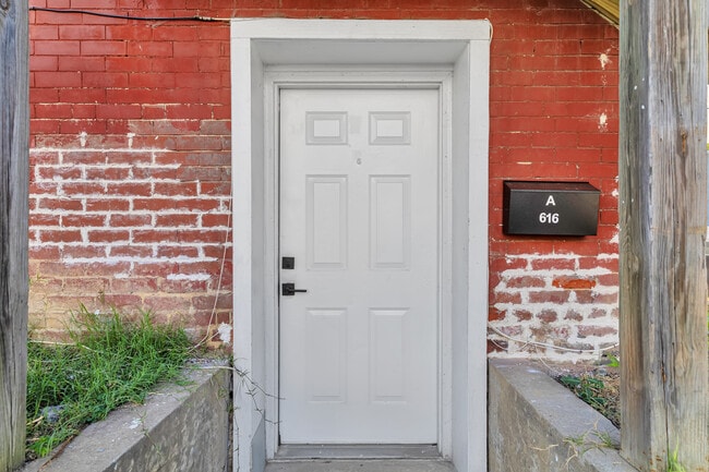 Building Photo - 616 N 21st St